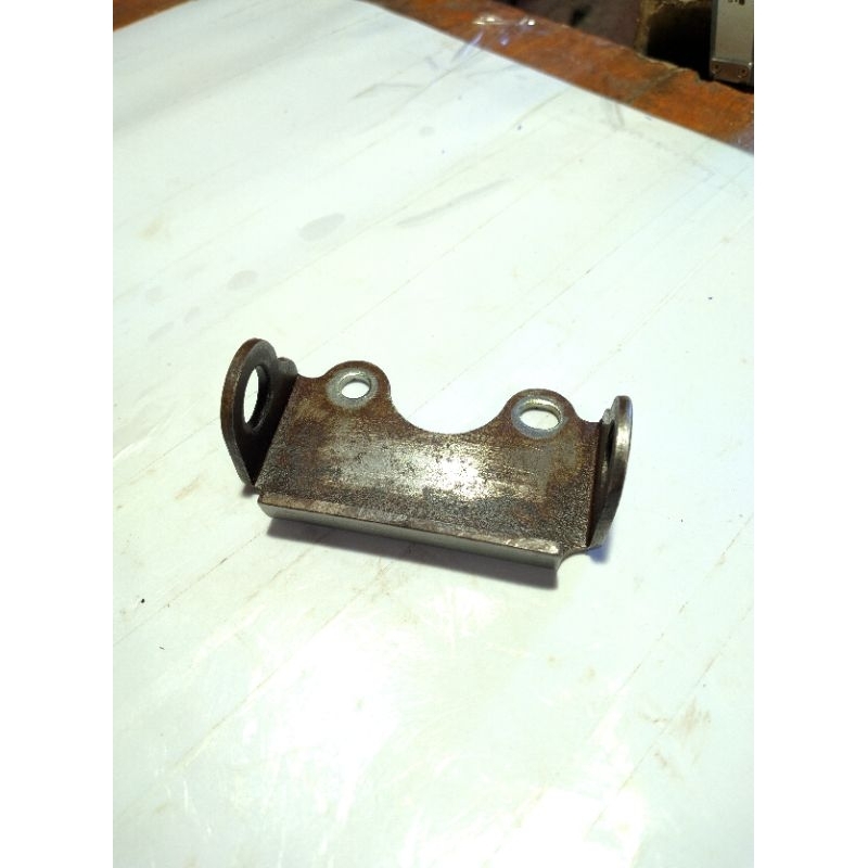 Breket Engsel Dudukan Sadel Jok Yamaha Mio Sporty Smile