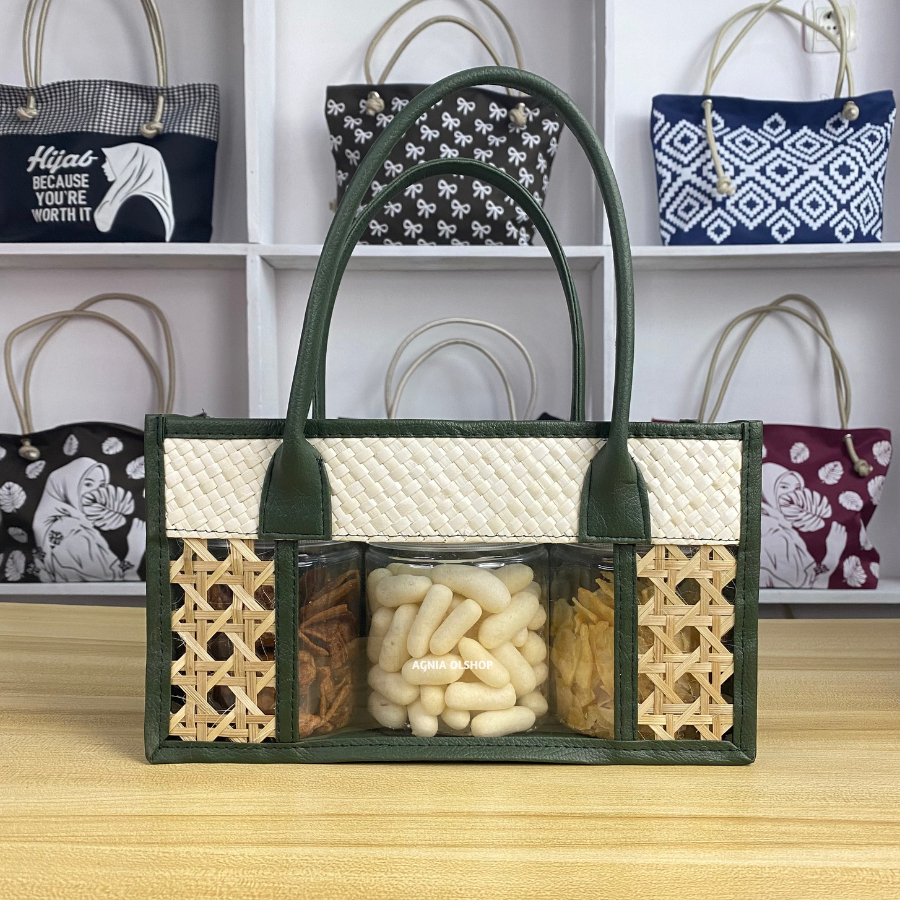

Tas Parcel (Hijau Army) Untuk 3 Toples Silinder Kombinasi Anyaman Pandan Anyam Bambu Keranjang Hampers Hari Raya