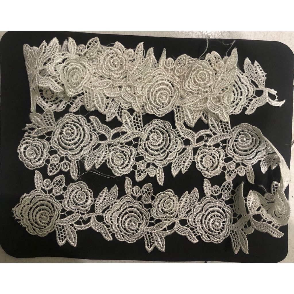 # Kain Tile Renda Brokat 1 meter