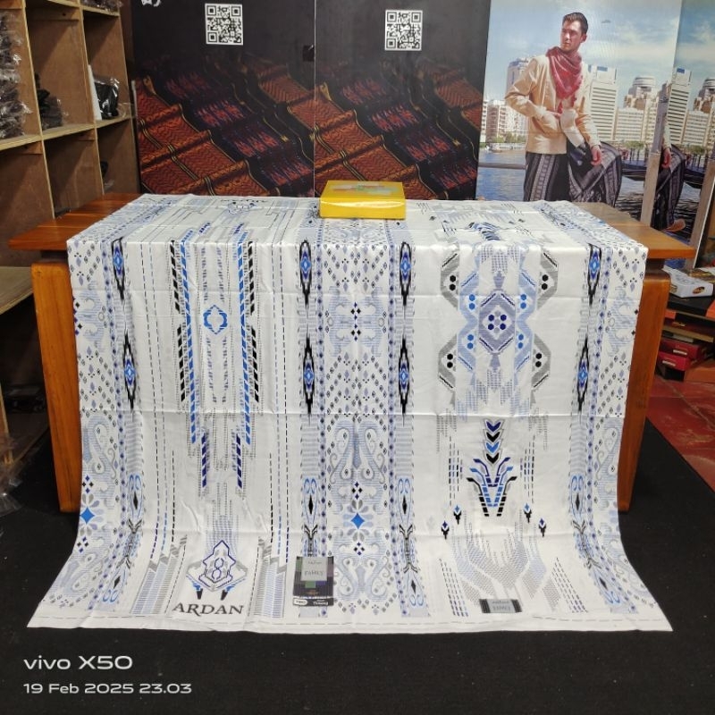 SARUNG ARDAN BRILIANT MOTYF TERBARU ARDAN FAMILI PUTIH