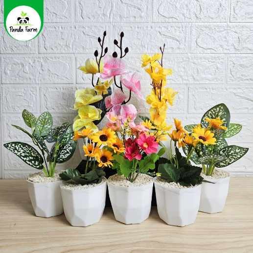 Tanaman Hias Bunga dan Daun Plastik Artificial Pot Mini Terbaru 1