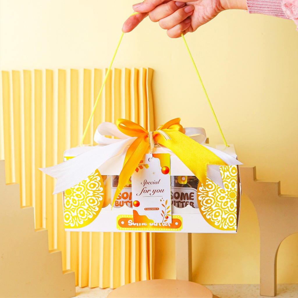 

Hampers Kue Kering| Parcel Cookies 2 Toples+Box Oleh-oleh Kado isi Nastar + Dark Chocolate