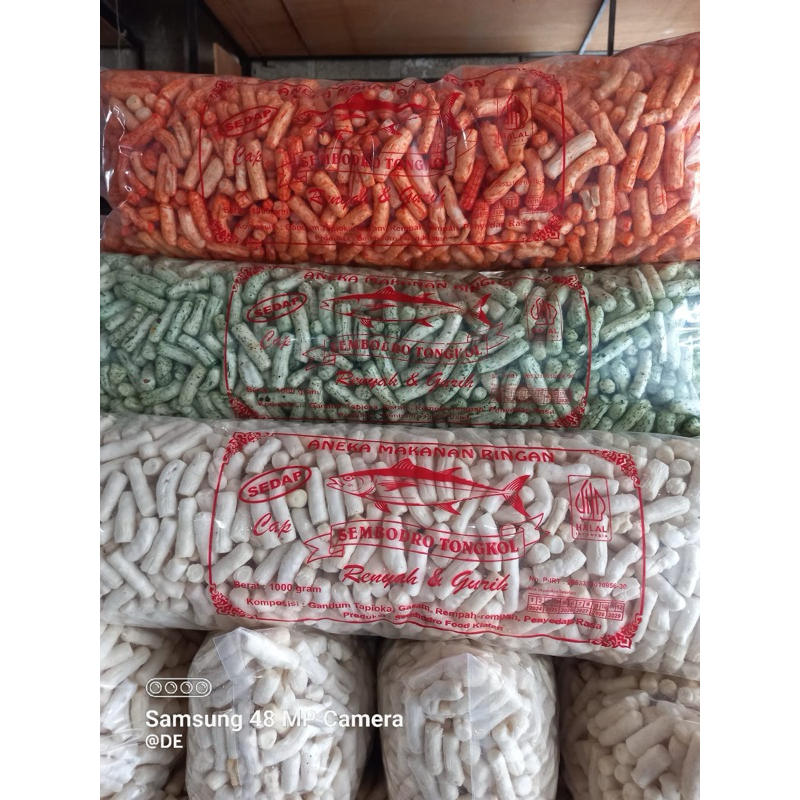 

READY Krupuk tongkol enak berat 1kg atau 1000gram isi banyak sekali
