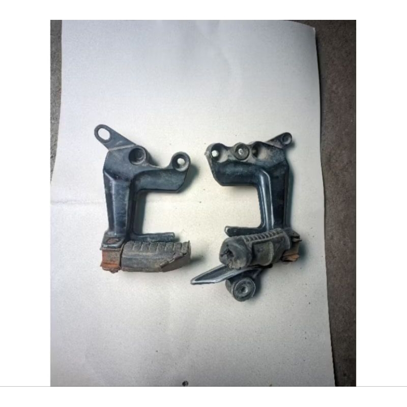 bustep/foot step belakang motor Yamaha Jupiter Z1 fi original copotan