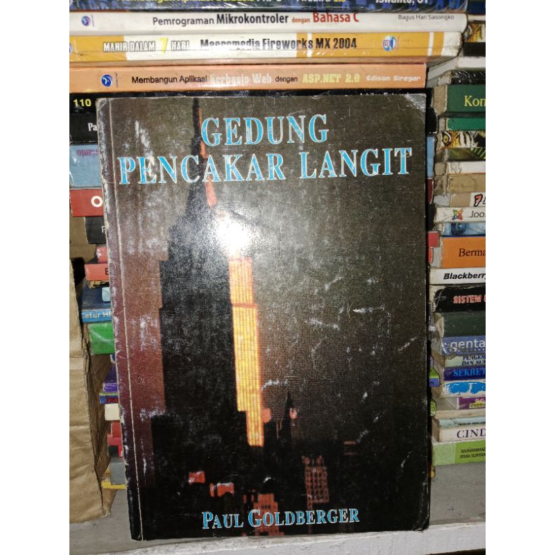 Gedung Pencakar Langit /paul Goldbelger/ORI