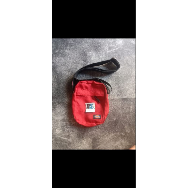 tas selempang dickies