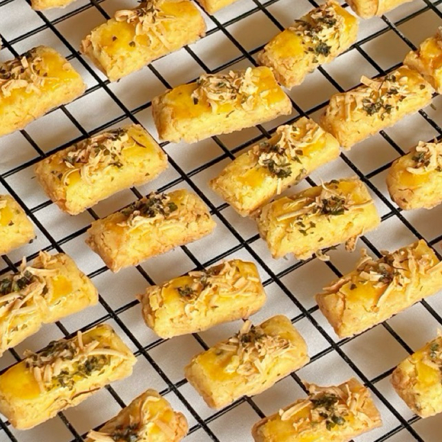 

Garlic Cheese Cookies