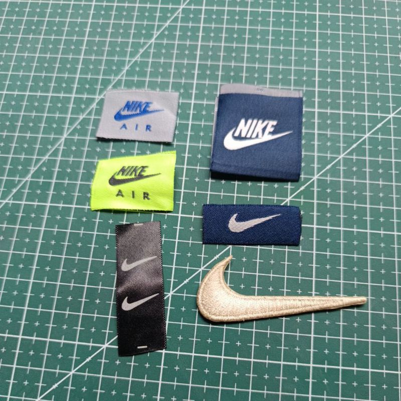 

Aksesoris tas jaket baju celana Label-Nike