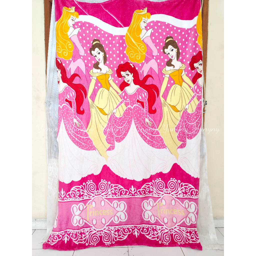 Selimut bulu karakter princess