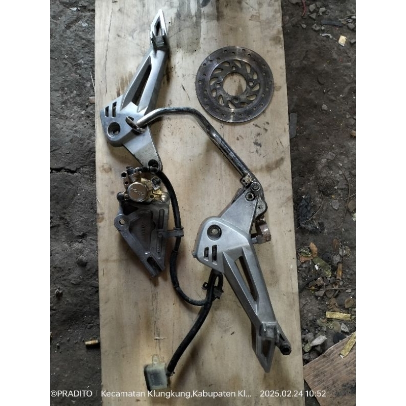 footstep belakang ORI Supra x 125 DD limited edition set pengereman ORI copotan