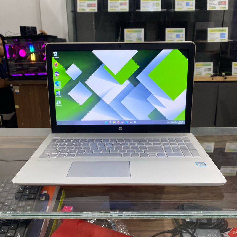 Laptop Second Hp Pavilion 15 Intel i7-7500U Ram 8Gb Ssd 256 Intel Hd 620 15 Inch Hd Display