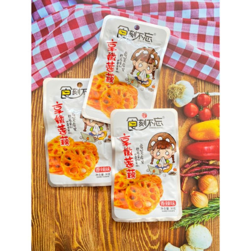 

Snack Lotus Spicy ShiKeBuWang Cemilan Siap Saji Cemilan ViRal 食刻不忘香辣藕丁{HALAL}30g