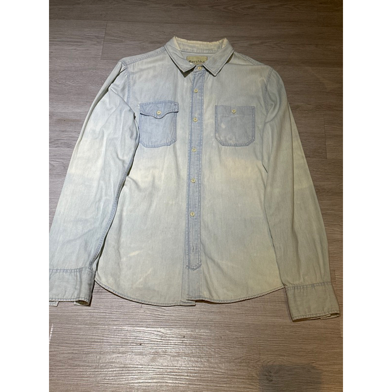 kemeja lengan panjang pria preloved denim BERSHKA soft blue
