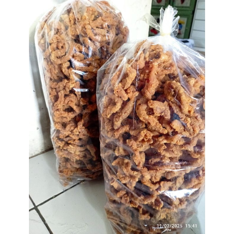 

usus krispi renyah kia ini sangat enak dan gurih pantas dan pas untuk cemilan di rumah