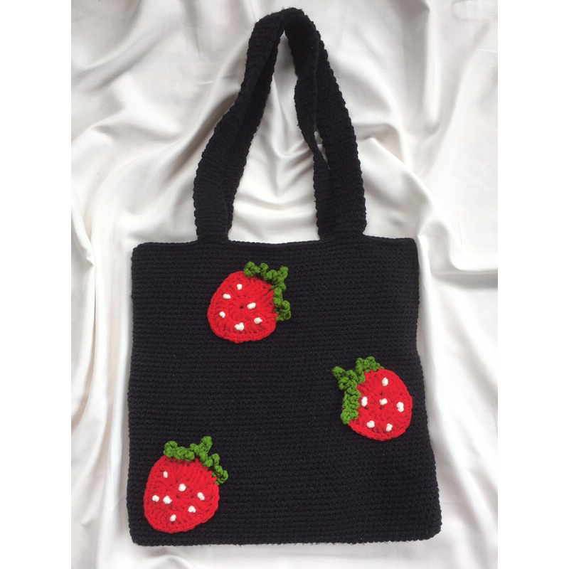 TOTE BAG STROBERY|TOTE BAG RAJUT|TAS RAJUT|TOTE BAG KULIAH|TOTE BAG|TOTE AESTETIC|BLACK TOTE BAG|TAS