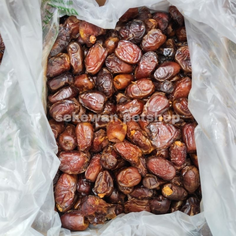 

KURMA MESIR GIZZA DATES 1 DUS - 500 GR / 1 KG di ETALASE SEBELAH