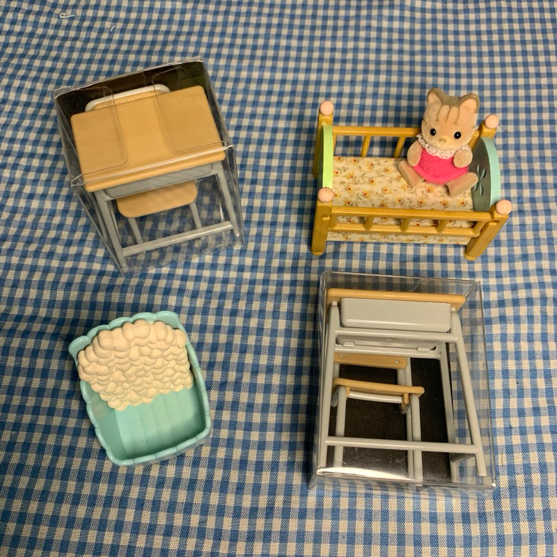 Miniature Meja Kursi Sekolah Seria Sylvanian Bed Kuji lottery