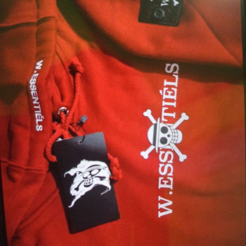 Hoodie One Piece X W. Essentiels dan Hoodie Uniqlo JMB