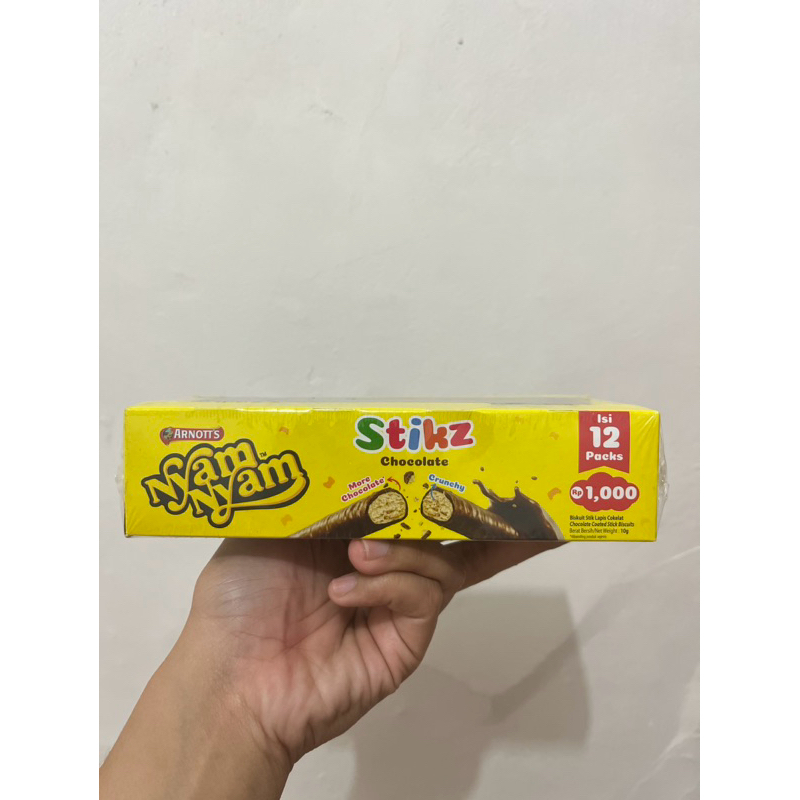 

Nyam Nyam STIKZ / Biskuit Nyam Nyam Chocolate 1 Box isi 12 pcs