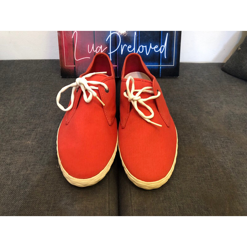 sepatu lacoste