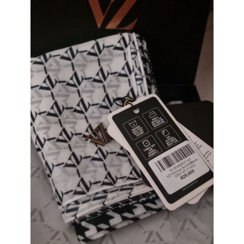 NEW HURRIYA SCARF BLACK VIVI ZUBEDI NEW