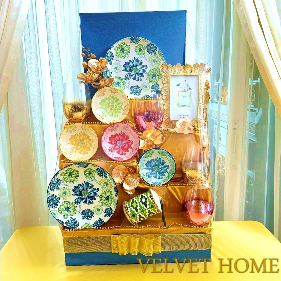 parcel lebaran idul fitri natal tahun baru imlek hampers piring makan gelas mug foto frame cangkir m