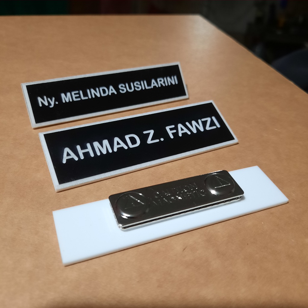 

[NARARYA ID] Name Tag Akrilik Grafir | 1 Baris - Magnet 4,5 cm | Papan Nama Dada PDH Ukir Gravir