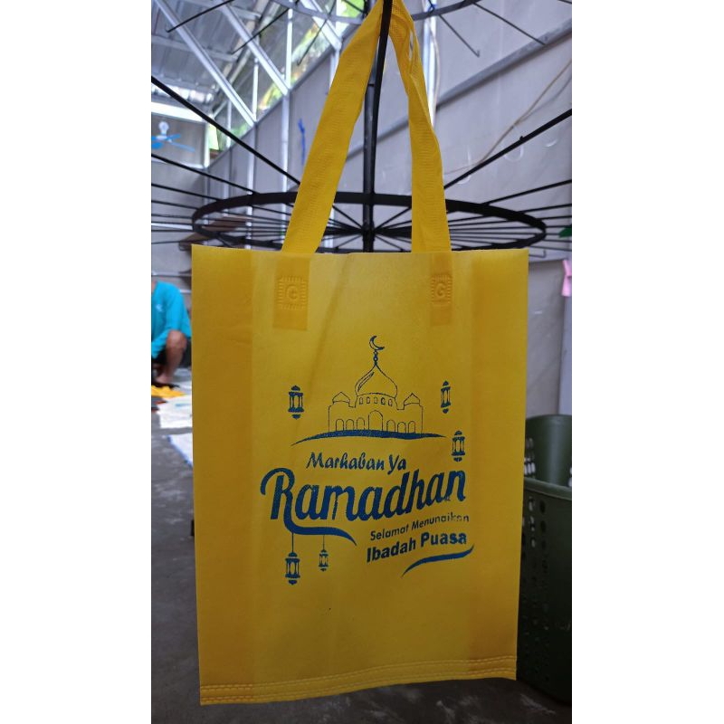 

Tas Hampers Ramadhan 30x40cm Tas Ramadhan Spunbond