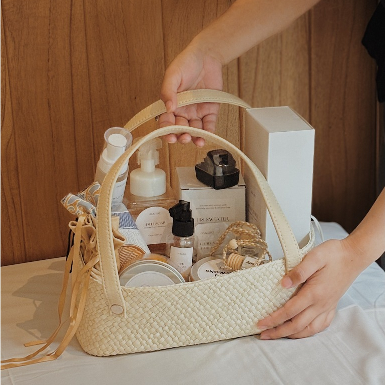 

Hampers Lebaran | Hampers aracasa - Eid Edition | Hampers Lebaran Holiday Hampers Lebaran Parcel Idul Fitri Hampers Natal Hadiah Kado Unik Hampers Graduation Gift Wedding Gift Kado Natal Hadiah Ulang Tahun Kado Pernikahan