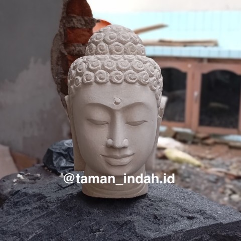 Patung Kepala Budha Batu Putih