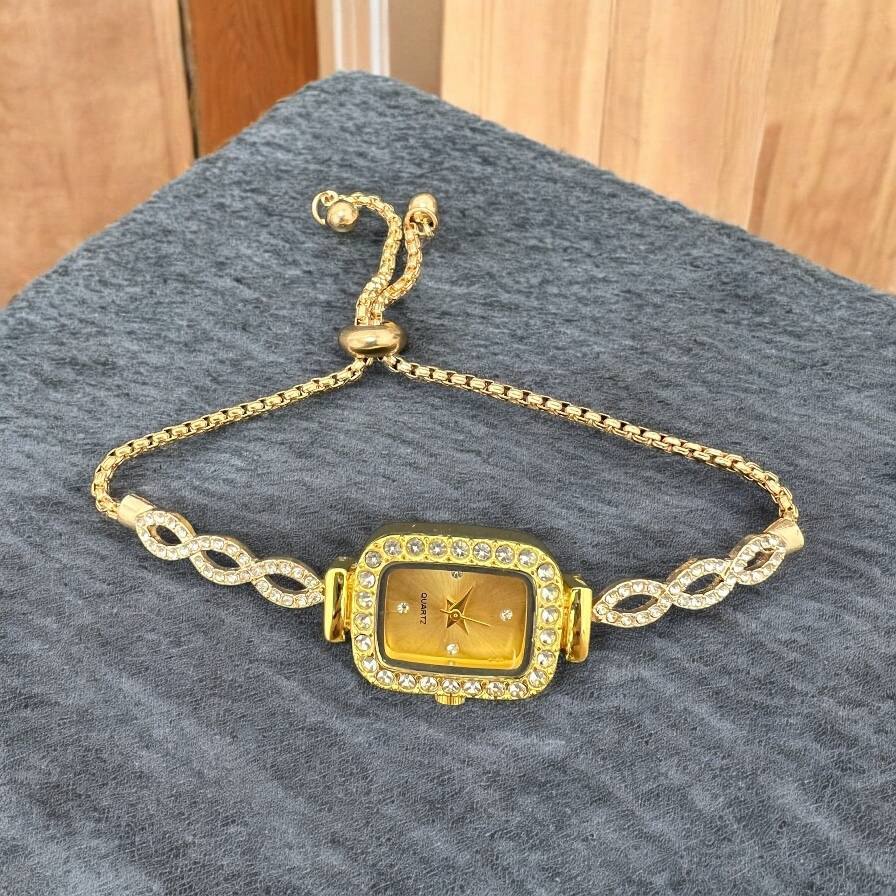 Jam Gelang Serut Wanita Kotak