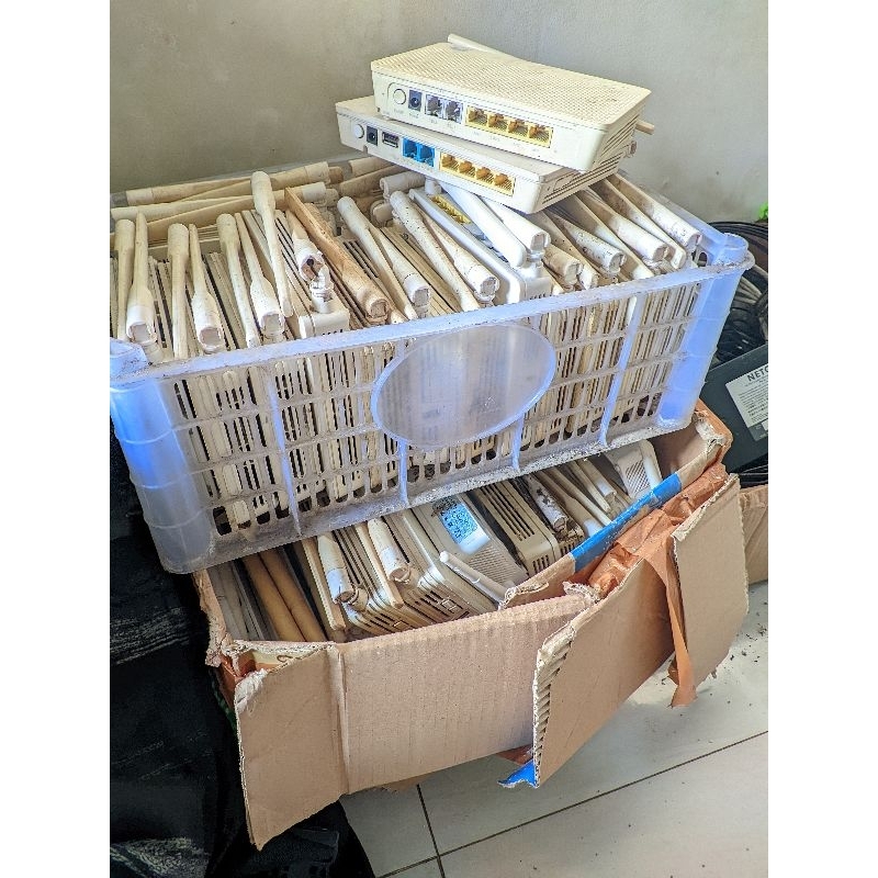 MODEM/ROUTER HUAWAI 5H5/CHINA ZTE MOBILE/FIBERHOME/ZTE KONDISI NORMAL/NYALA POWER/MATI TOTAL