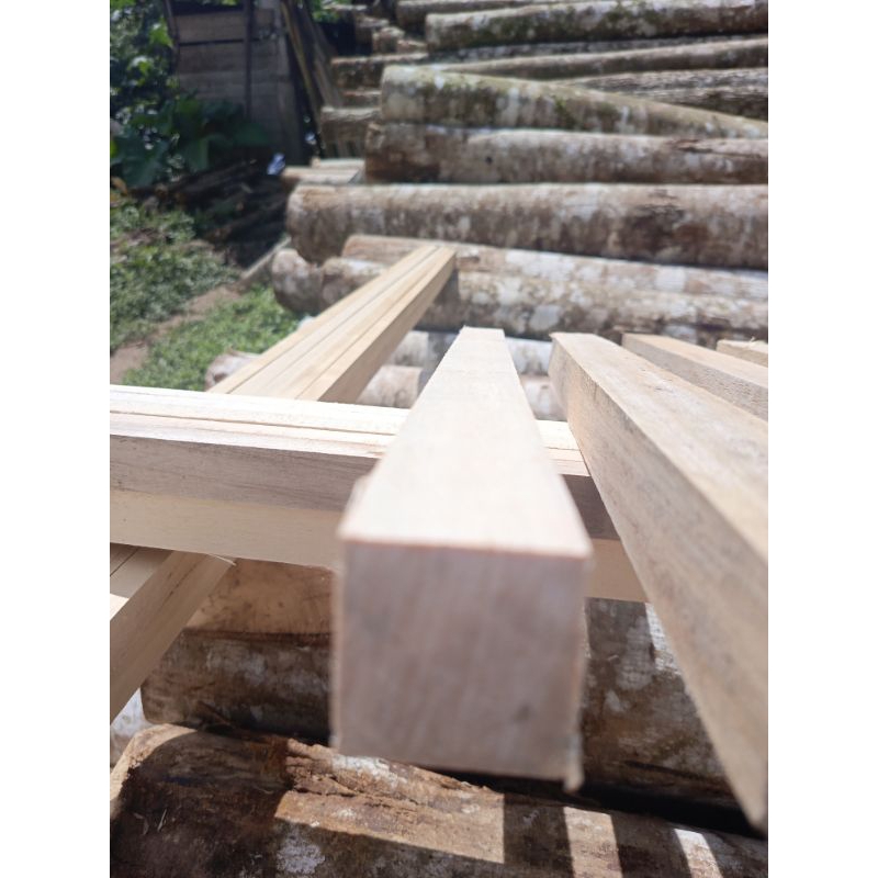kayu kaso 4x4 panjang 135meter kayu sudah diserut halus isi 5 batang