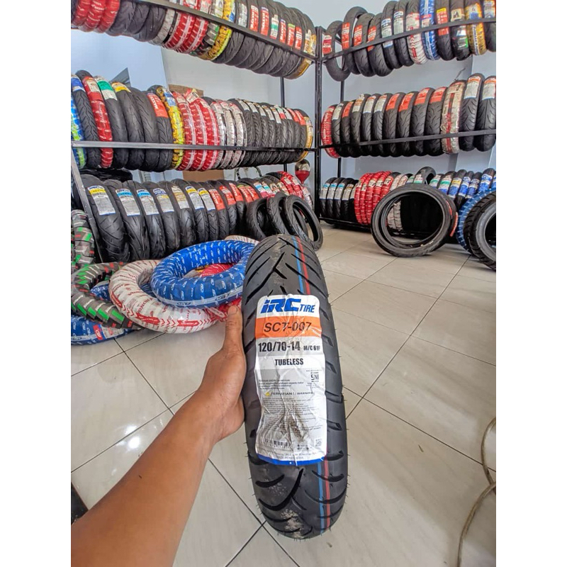 IRC SCT-007 120/70-14 Tubbles