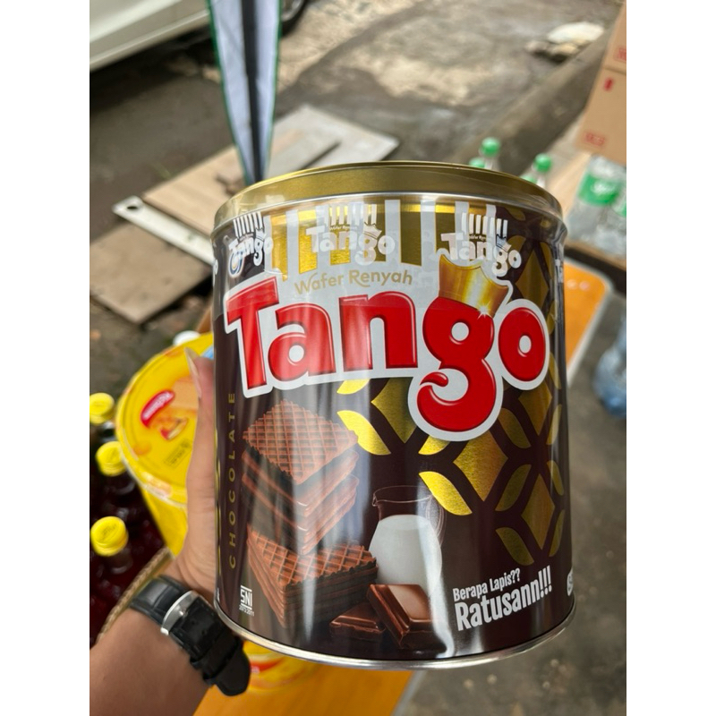 

WAFER TANGO CHOCOLATE WAFER FESTIVE 1 DUS ISI 6 KALENG @240GRAM