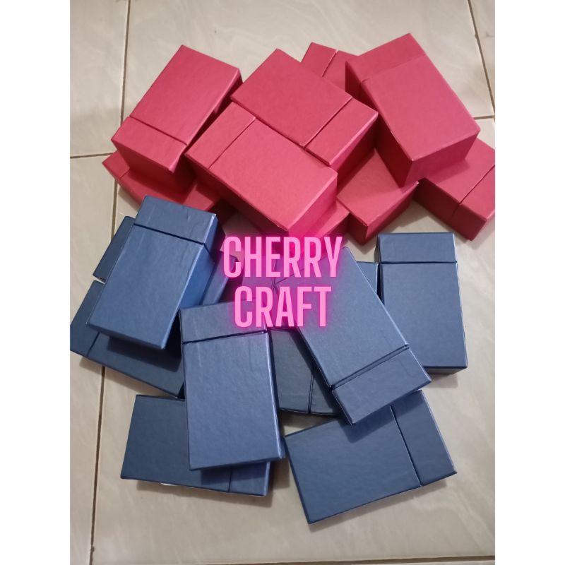 

Box parfum model Upside-down size 5,5x3,5x11 cm