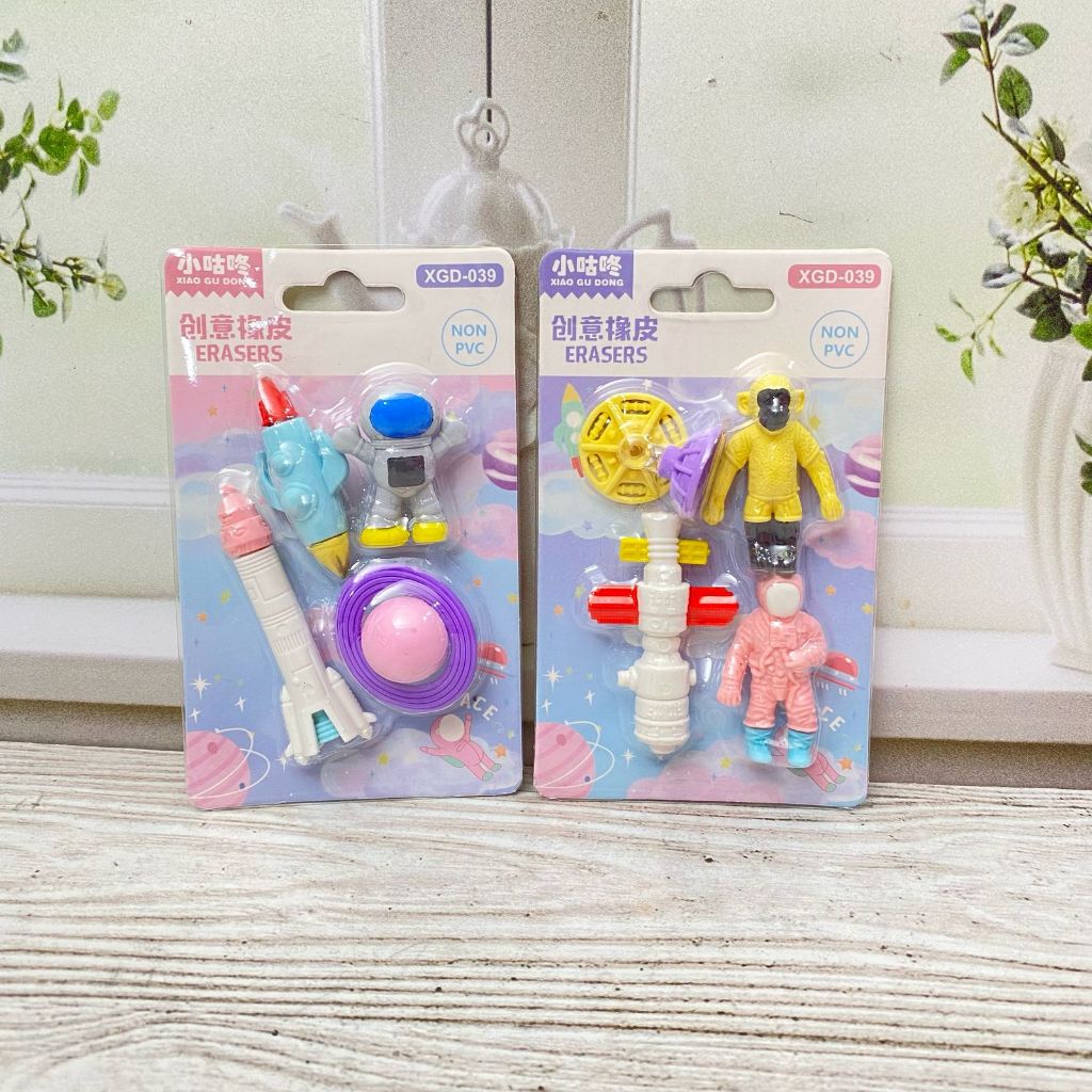 

Penghapus Astronot Model 1 Set Papan Isi 4 PCS Cute Lucu Favorit Anak Ready 2 Variant / Eraser Astronaut Imut Unik Alat Tulis Sekolah Anak Kekinian Kualitas Terbaik Harga Termurah Bisa Grosir dan COD