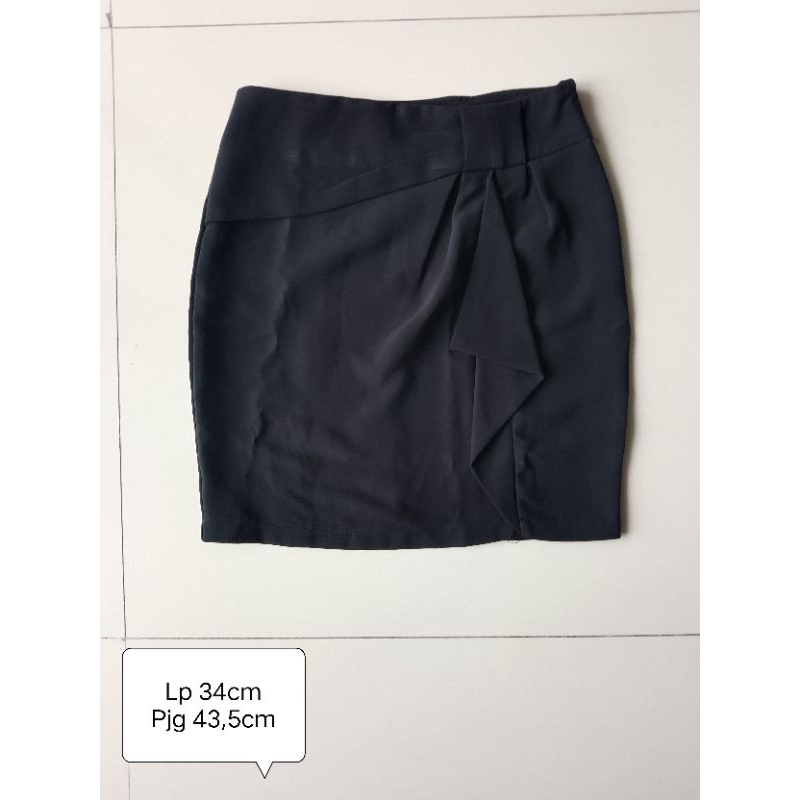[size S] Preloved rok mini warna hitam sodaice