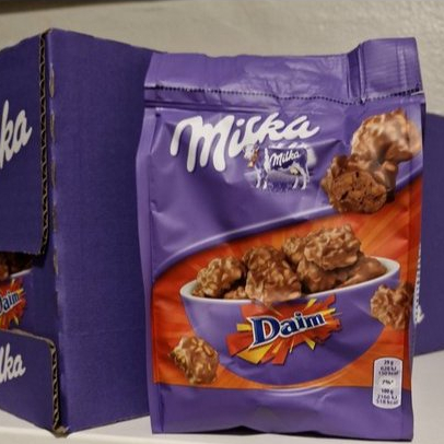 

Cokelat [READYSTOCK EXP 2026] | Milka Daim Snax 145g (Made in EU) | Jajan Impor | Jastip Coklat Cokelat Coklat Original Oleh-Oleh Jastip Malaysia