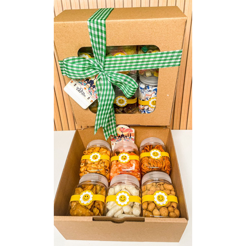 

HAMPERS COKLAT SNACK GIFT BOX LEBARAN WISUDA KADO ULANG TAHUN LUCU UNIK