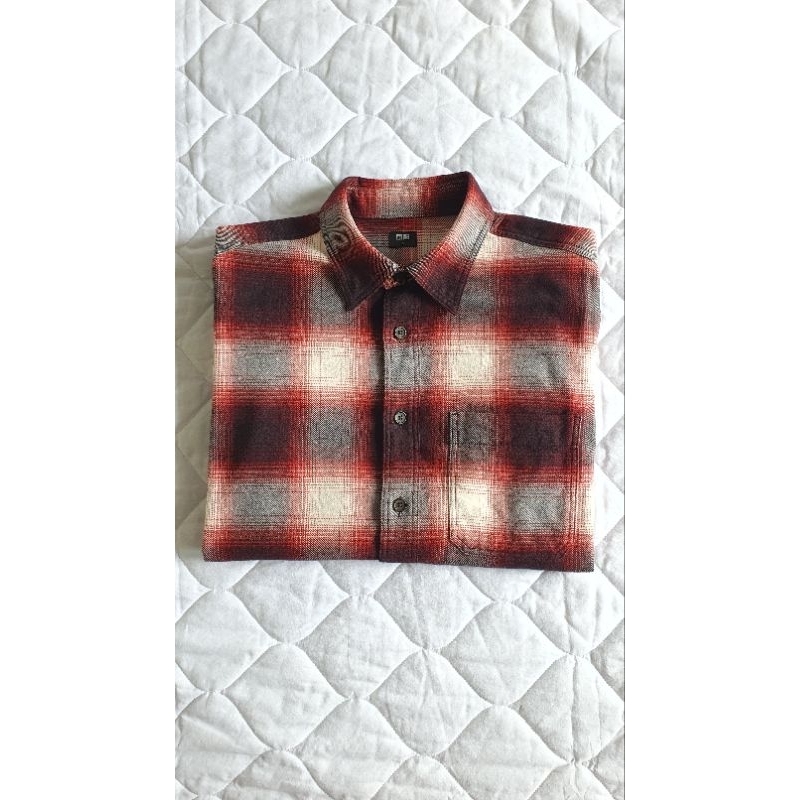 Uniqlo red black white flannel long sleeve shirt / baju kemeja kotak lengan panjang kasual merah hit