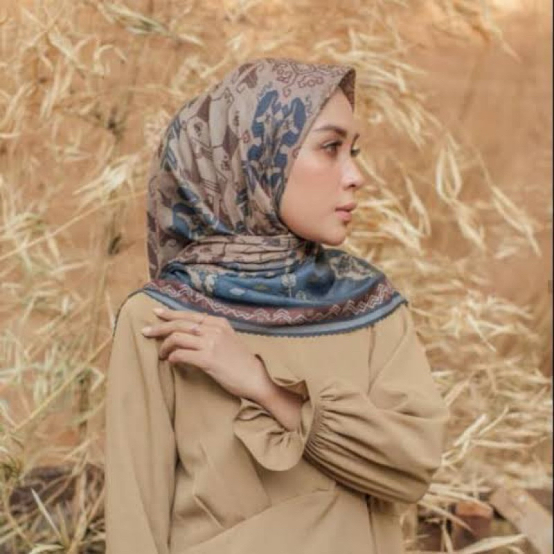 Hijab wearing klamby ORI Preloved NETT