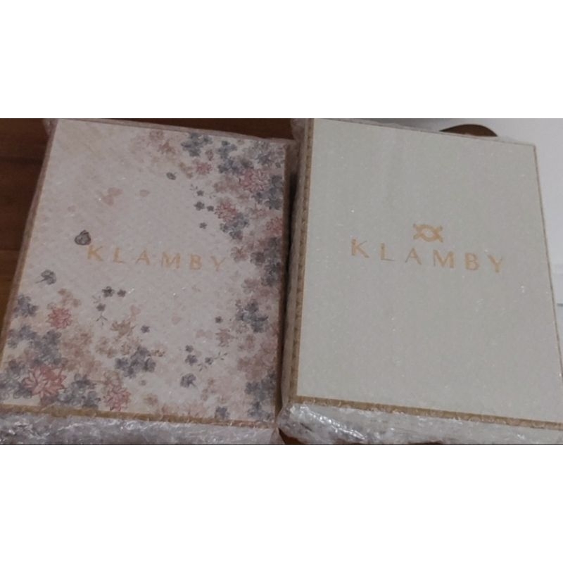

Box Wearing Klamby polos dan motif