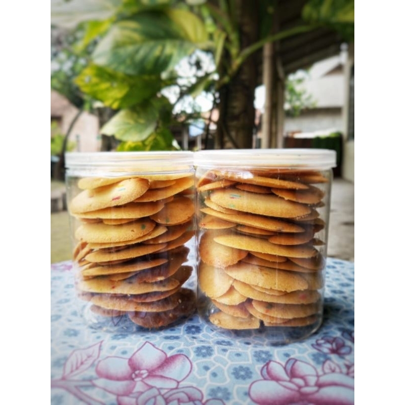 

Beli 1 Gratis 1 Kue Lidah Kucing Meses Renyah Manis Ukuran Toples 500ML