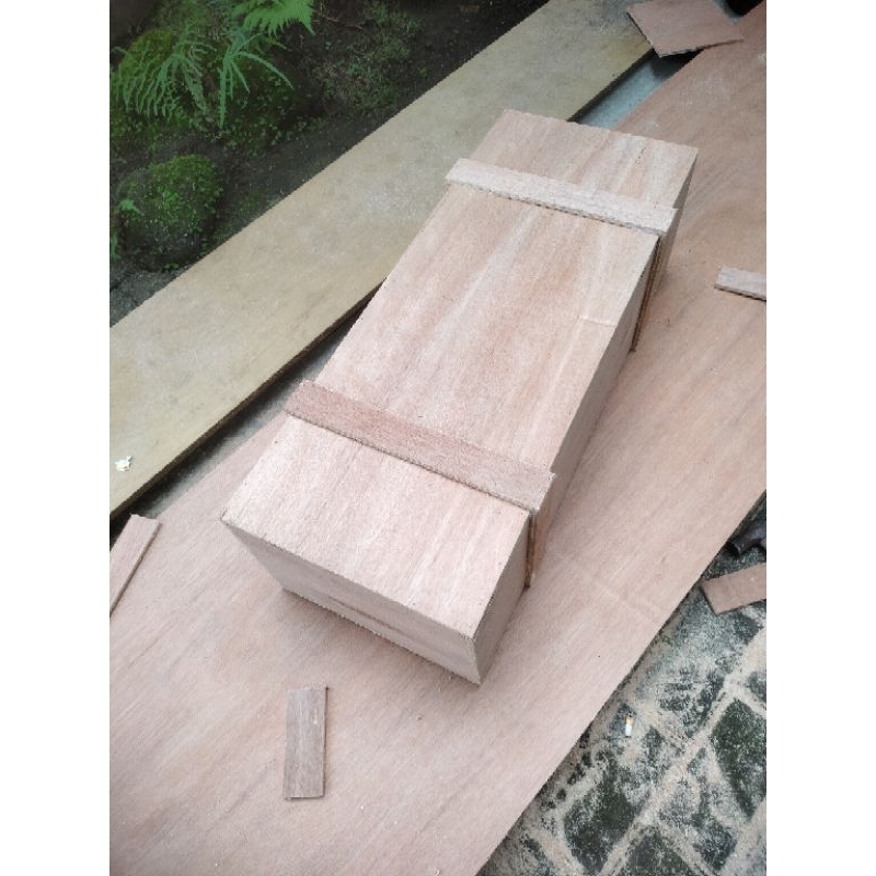 

packing untuk keamanan bahan plywood