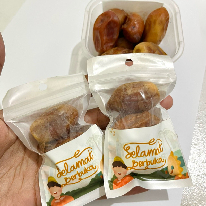 

KURMA ZAHIDI 3 butir kemasan berbagi takjil