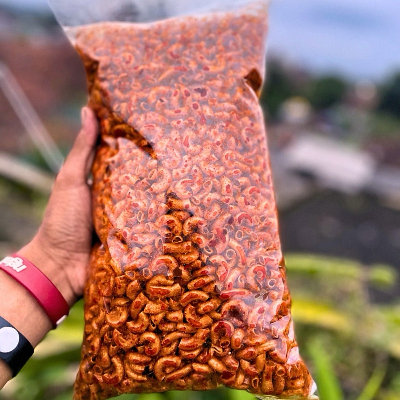 

1 KG Makaroni Cikruh Pedas Daun Jeruk Makroni Kiloan Extra Pedas Kriuk Khas Tasikmalaya