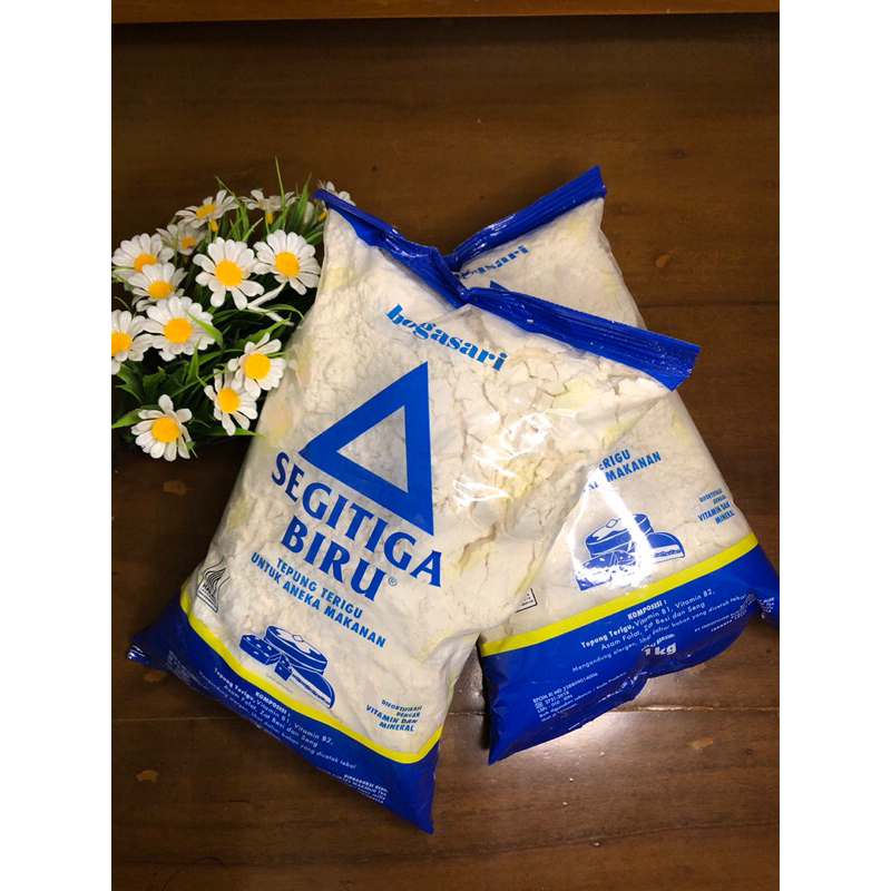 

TEPUNG TERIGU SEGITIGA BIRU 1 Kg