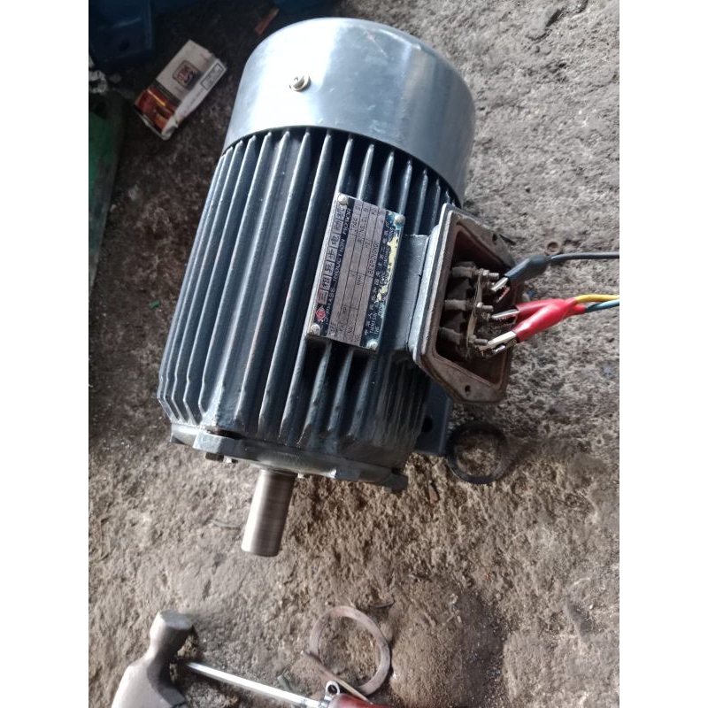 Dinamo penggerak 2 HP RPM1400/2800 ,3 phase