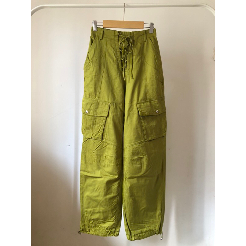 [preloved] Bershka - Celana Kulot Cargo Tali Sepatu Bisa diserut jadi Jogger Warna Hijau